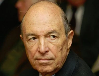 Γιούχαραν τον Κώστα Σημίτη οι συνεπιβάτες του στο πλοίο για την Σύρο λόγω Ιμίων! - «Είσαι προδότης»!